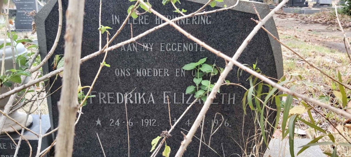 ZYL Johannes Petrus, van 1909-1995 & Fredrika Elizabeth 1912-1976 _2