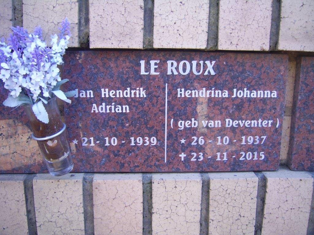 ROUX Jan Hendrik, le 1939- &amp; Hendrina Johanna VAN DEVENTER 1937-2015