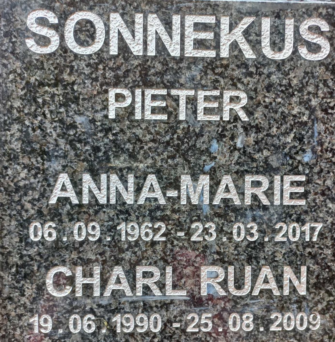 SONNEKUS Pieter &amp; Anna-Marie 1962-2017 :: SONNEKUS Charl Ruan 1990-2009