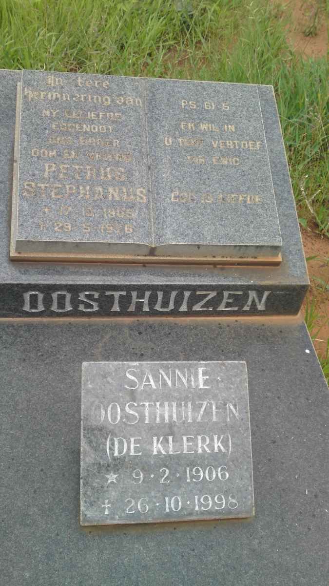 OOSTHUIZEN Petrus Stephanus 1905-1976 &amp; Sannie DE KLERK 1906-1998