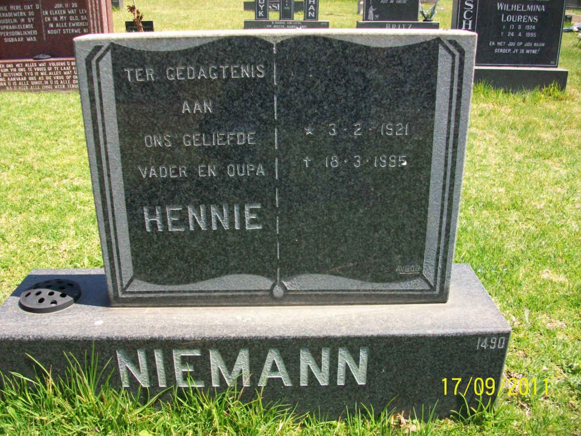 NIEMANN Hennie 1921-1995
