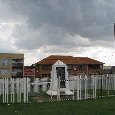 Gauteng, ROODEPOORT, Maraisburg, War memorial
