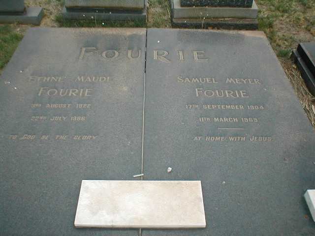 FOURIE Samuel Meyer 1904-1989 &amp; Ethne Maude 1922-1986