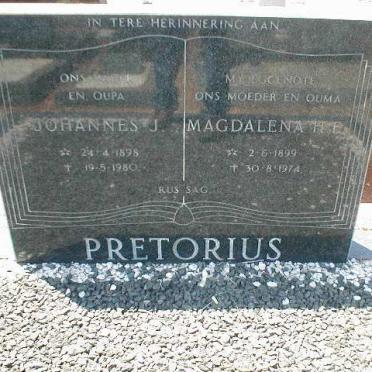 PRETORIUS Johannes J. 1898-1980 &amp; Magdalena H.E. 1899-1974