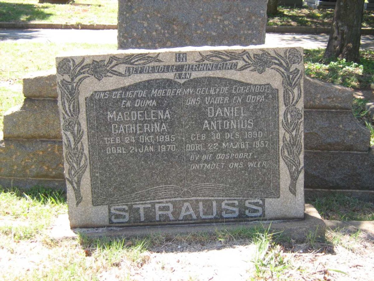 STRAUSS Daniel Antonius 1890-1957 &amp; Magdelena Catherina 1895-1970