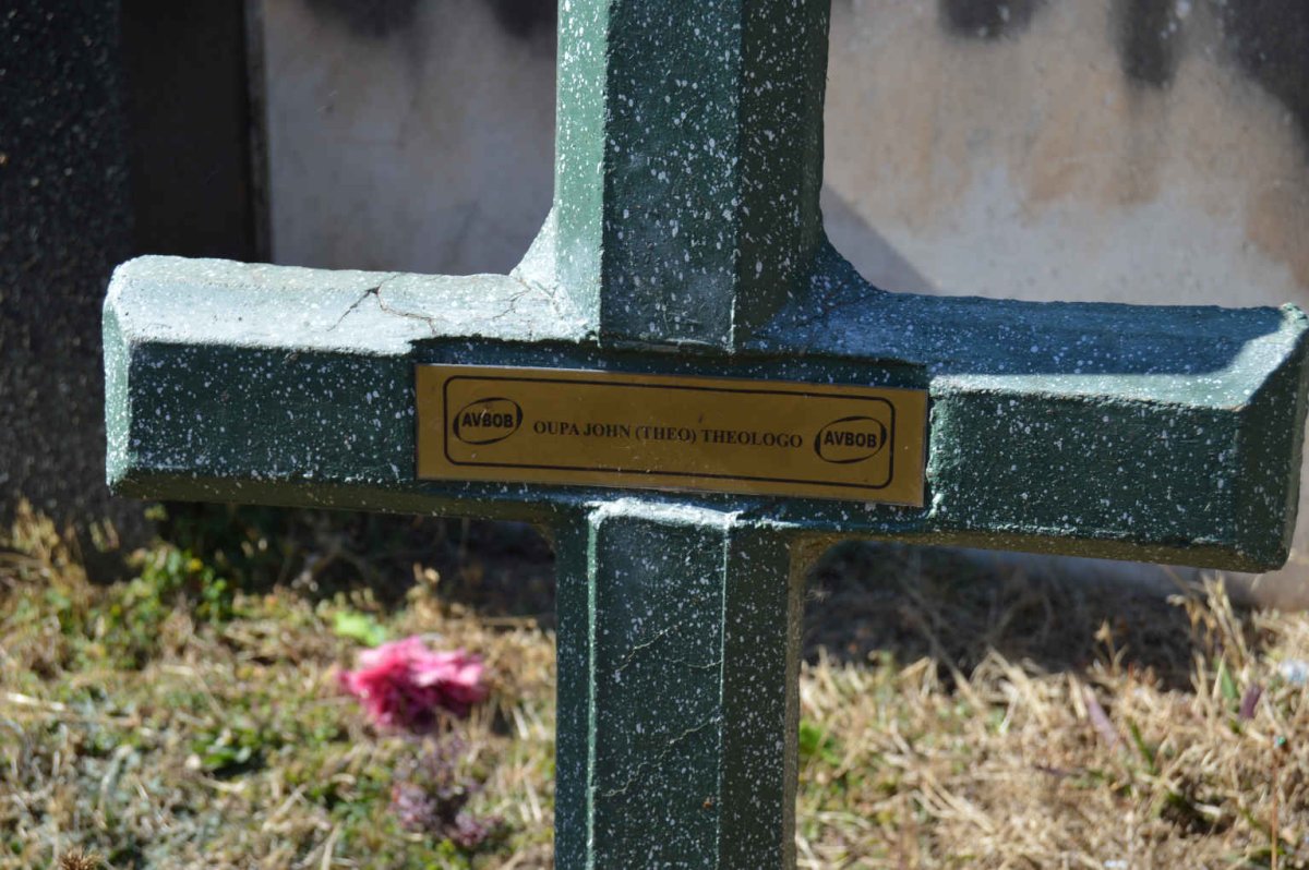 THEOLOGO John &amp; Muriel :: THEOLOGO Kirty 1993-2011