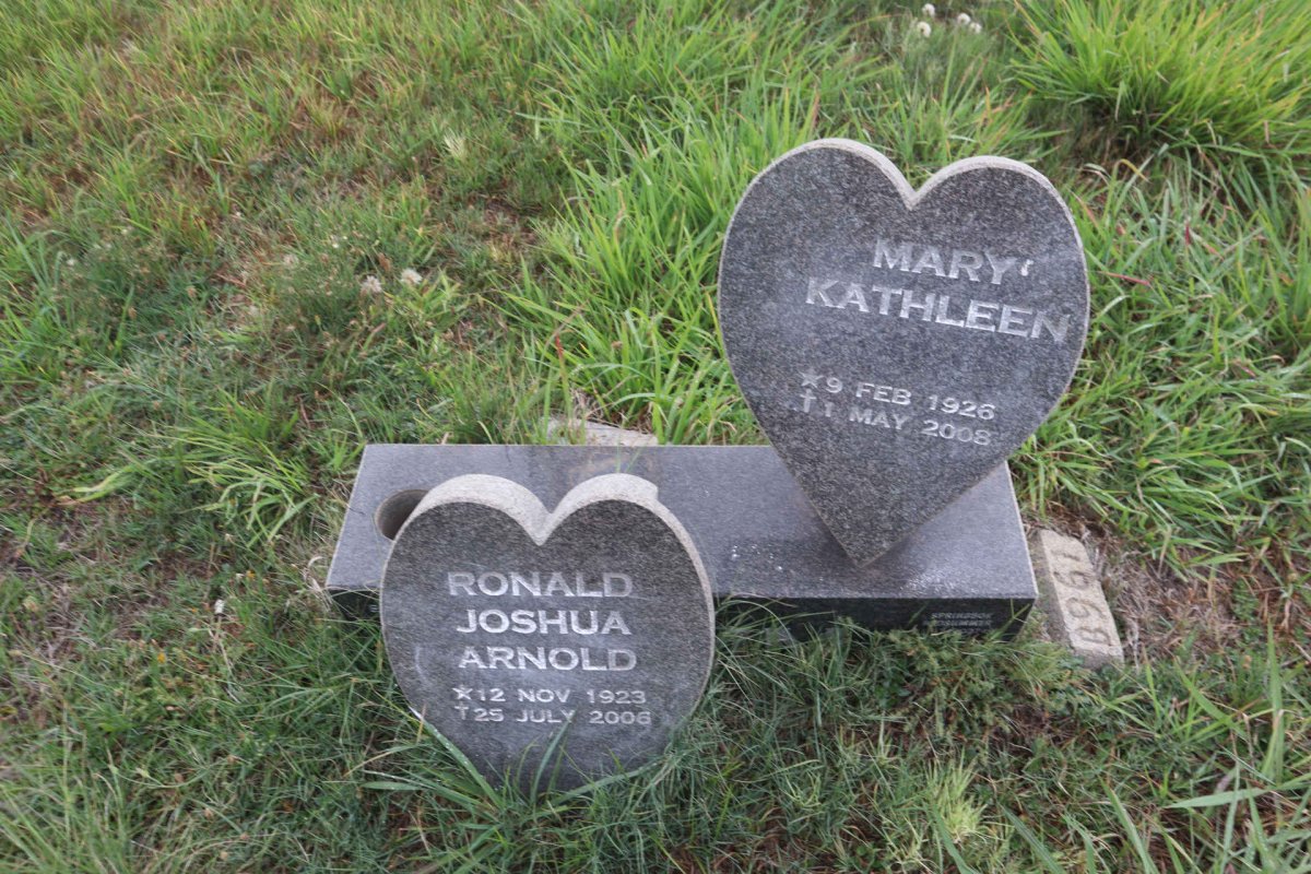 KEMM Ronald Joshua Arnold 1923-2006 & Mary Kathleen 1926-2008