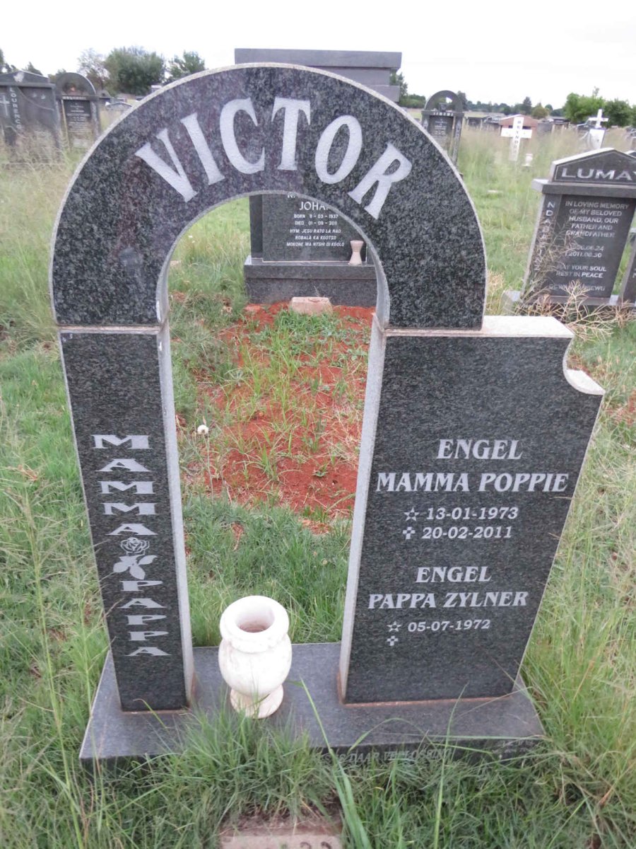 VICTOR Zylner 1972- & Poppie 1973-2011