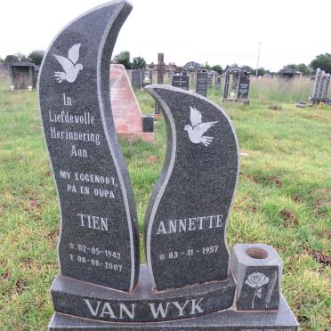 WYK Tien, van 1942-2007 & Annette 1957-
