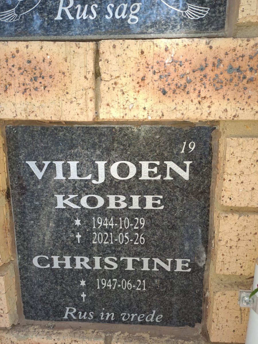 VILJOEN Kobie 1944-2021 &amp; Christine 1947-