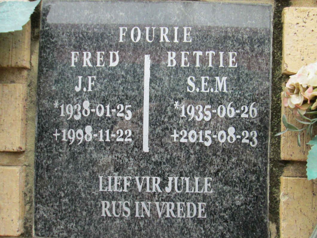 FOURIE J.F. 1938-1998 &amp; S.E.M. 1935-2015
