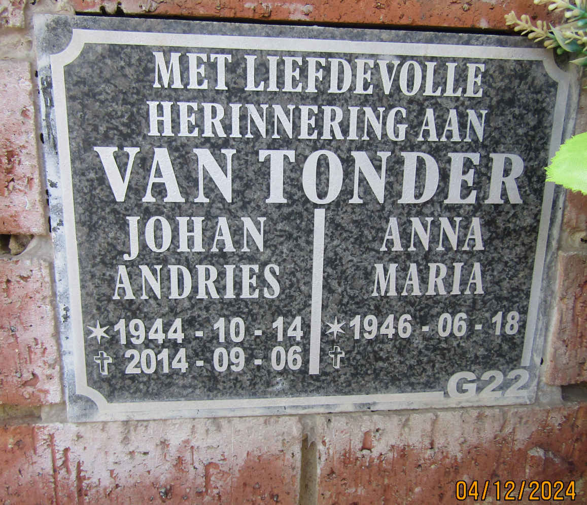 TONDER Johan Andries, van 1944-2014 & Anna Maria 1946-