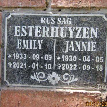 ESTERHUIZEN Jannie 1930-2022 & Emily 1933-2021