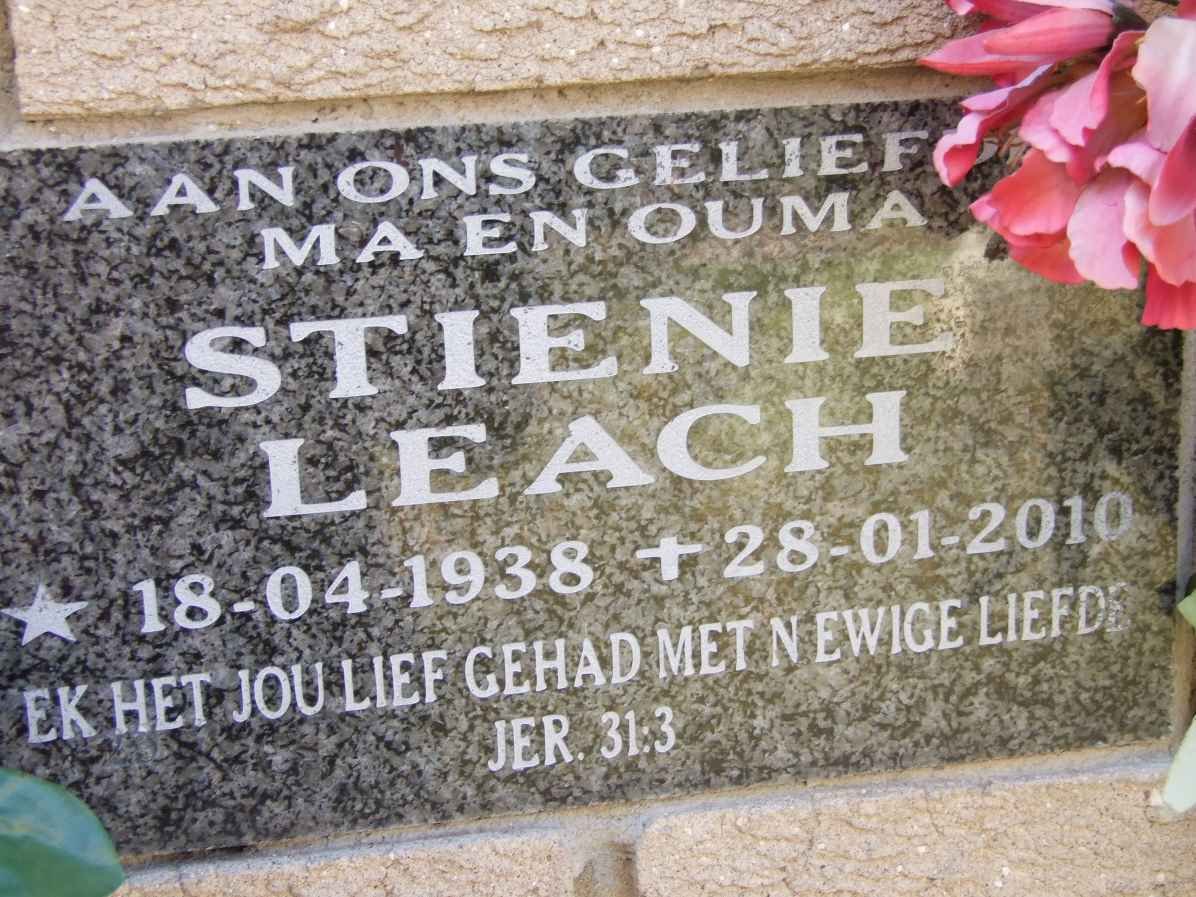 LEACH Stienie 1938-2010