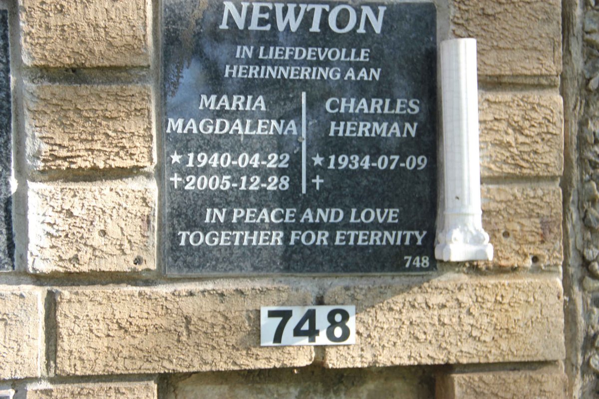 NEWTON Charles Herman 1934- &amp; Maria Magdalena 1940-2005