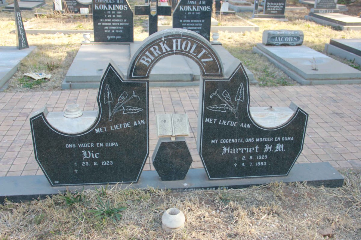 BIRKHOLTZ Vic 1923- &amp; Harriet H.M. 1929-1993