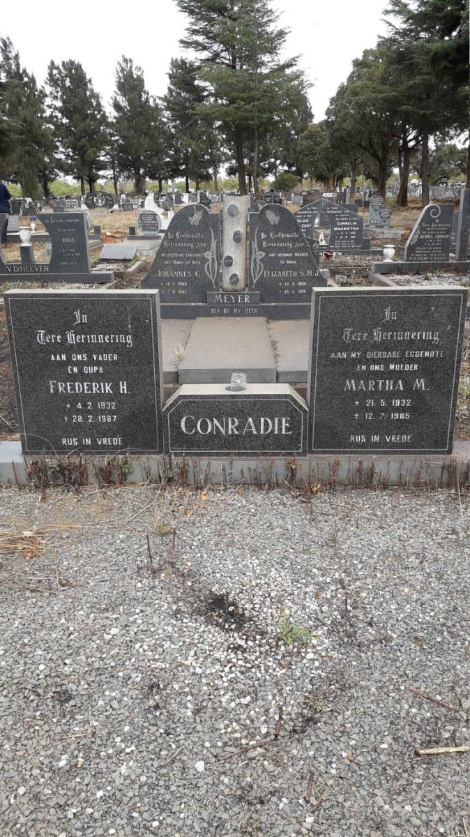 CONRADIE Frederik H. 1932-1987 &amp; Martha M. 1932-1985