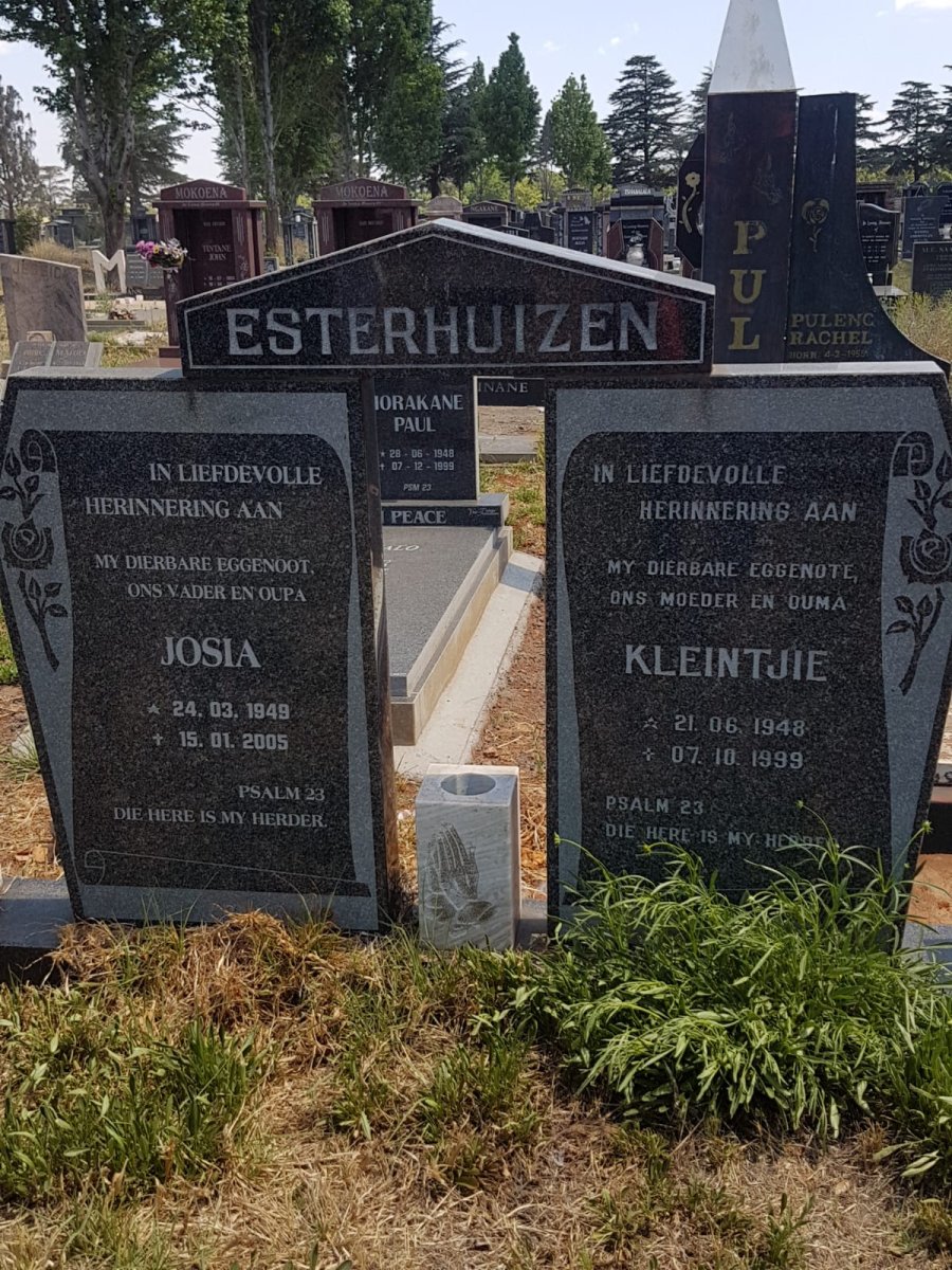 ESTERHUIZEN Josia 1949-2005 &amp; Kleinjie 1948-1999