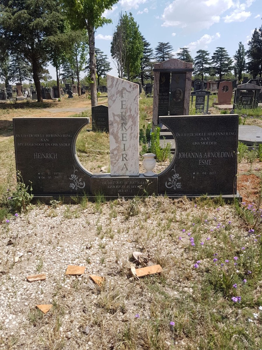 FERREIRA Heinrich 1958-2002 &amp; Johanna Arnoldina Esme 1957-
