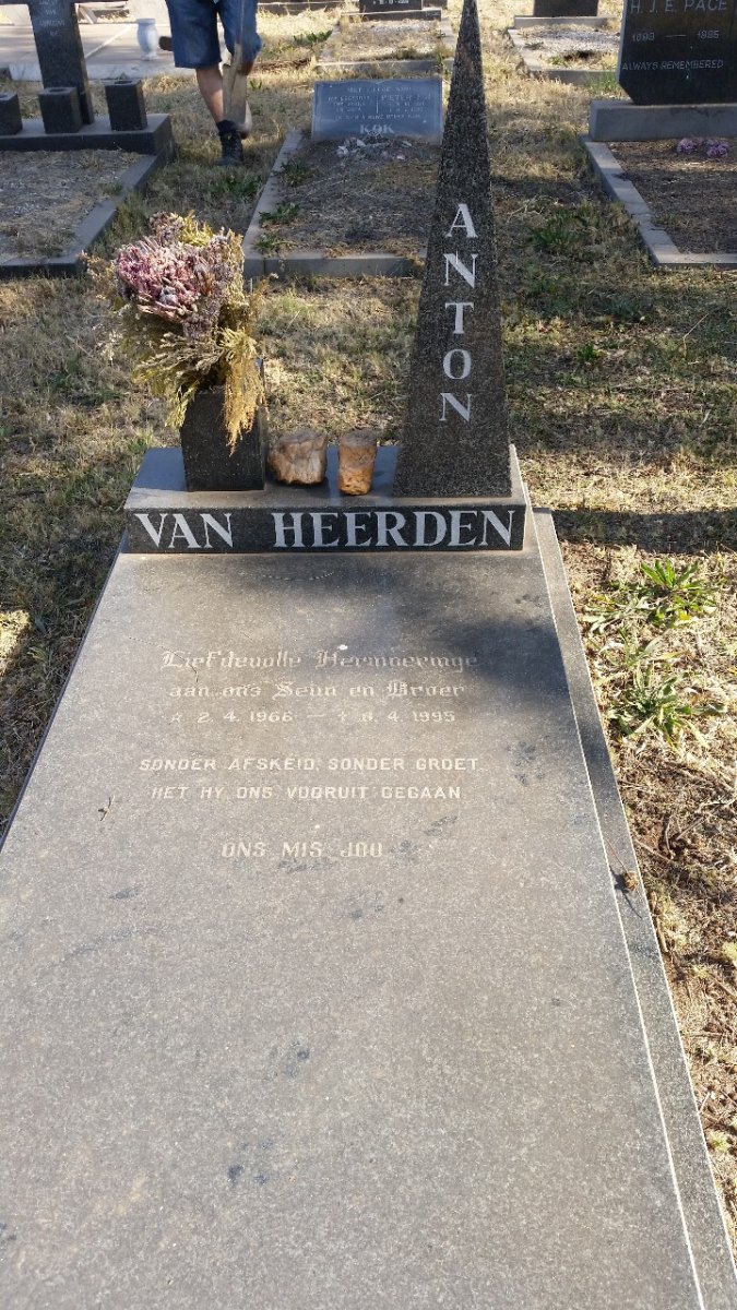 HEERDEN Anton, van 1966-1995