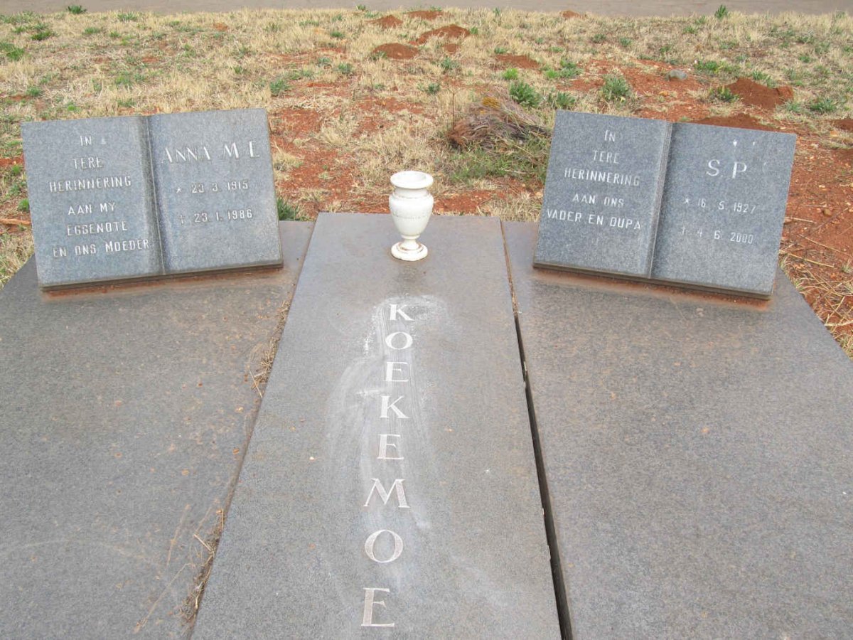 KOEKEMOER S.P. 1927-2000 &amp; Anna M.E. 1915-1986