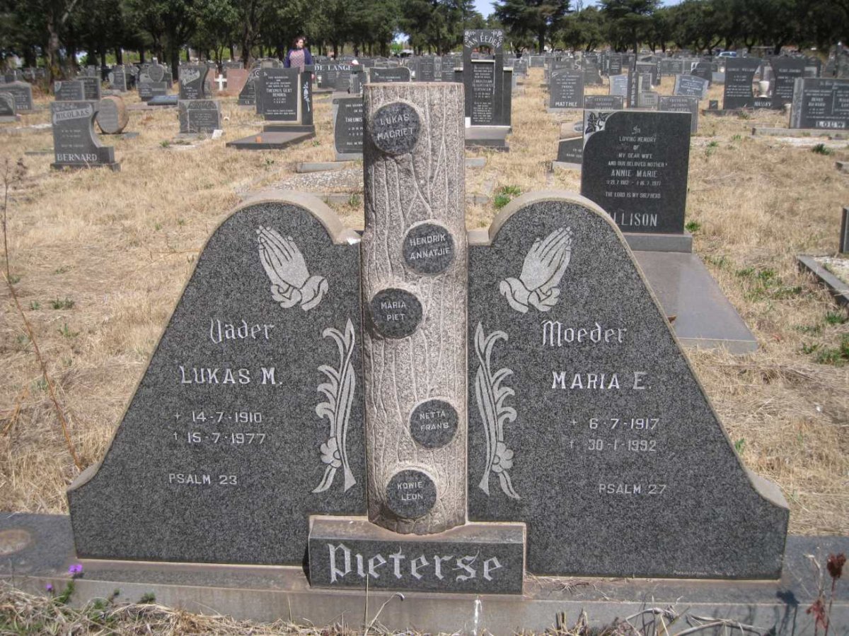 PIETERSE Lukas M. 1910-1977 &amp; Maria E. 1917-1992