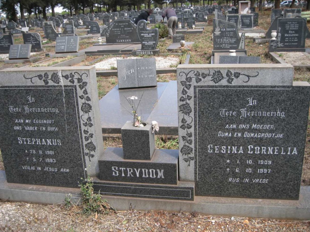 STRYDOM Stephanus 1901-1983 &amp; Gesina Cornelia 1909-1997