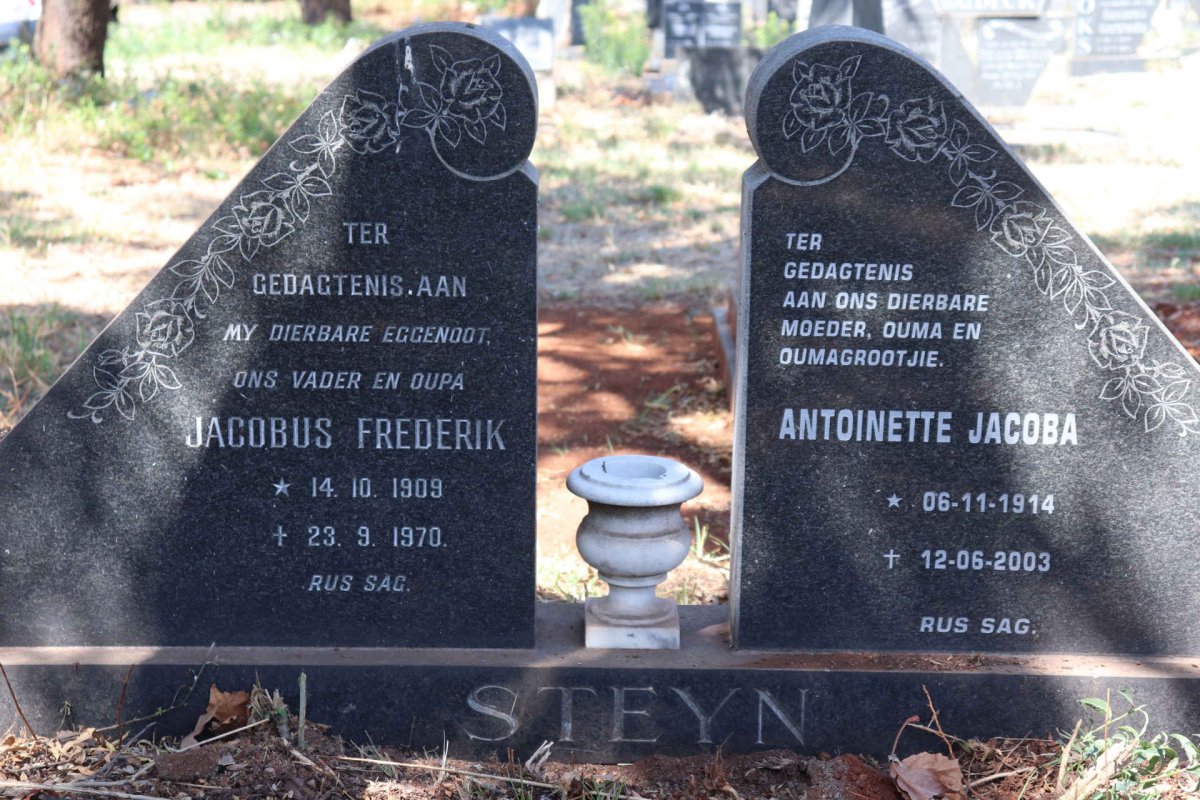 STEYN Jacobus Frederik 1909-1970 & Antoinette Jacoba 1914-2003
