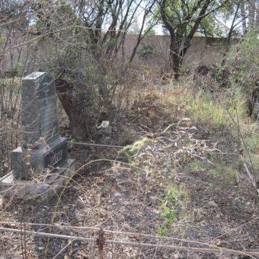 Gauteng, VANDERBIJLPARK district, Vaal Barrage, Zandfontein 585, Waterfront Country Lodge, farm cemetery