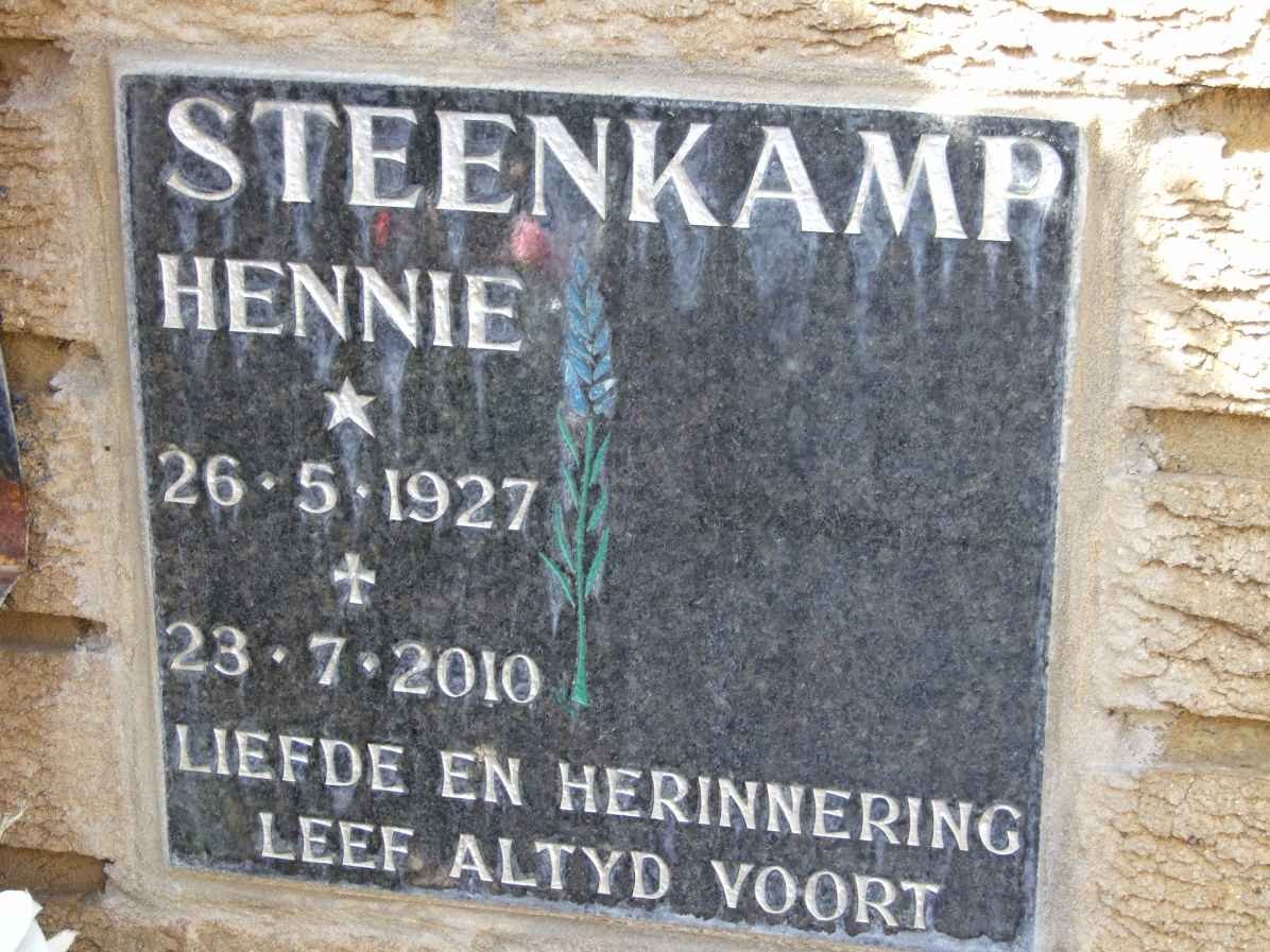 STEENKAMP Hennie 1927-2010