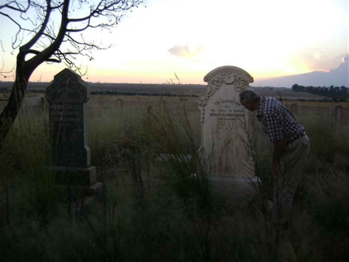 WESTHUIZEN N.J.G., van der 1857-1918 &amp; Maria E. VAN DER MERWE 185?-1914