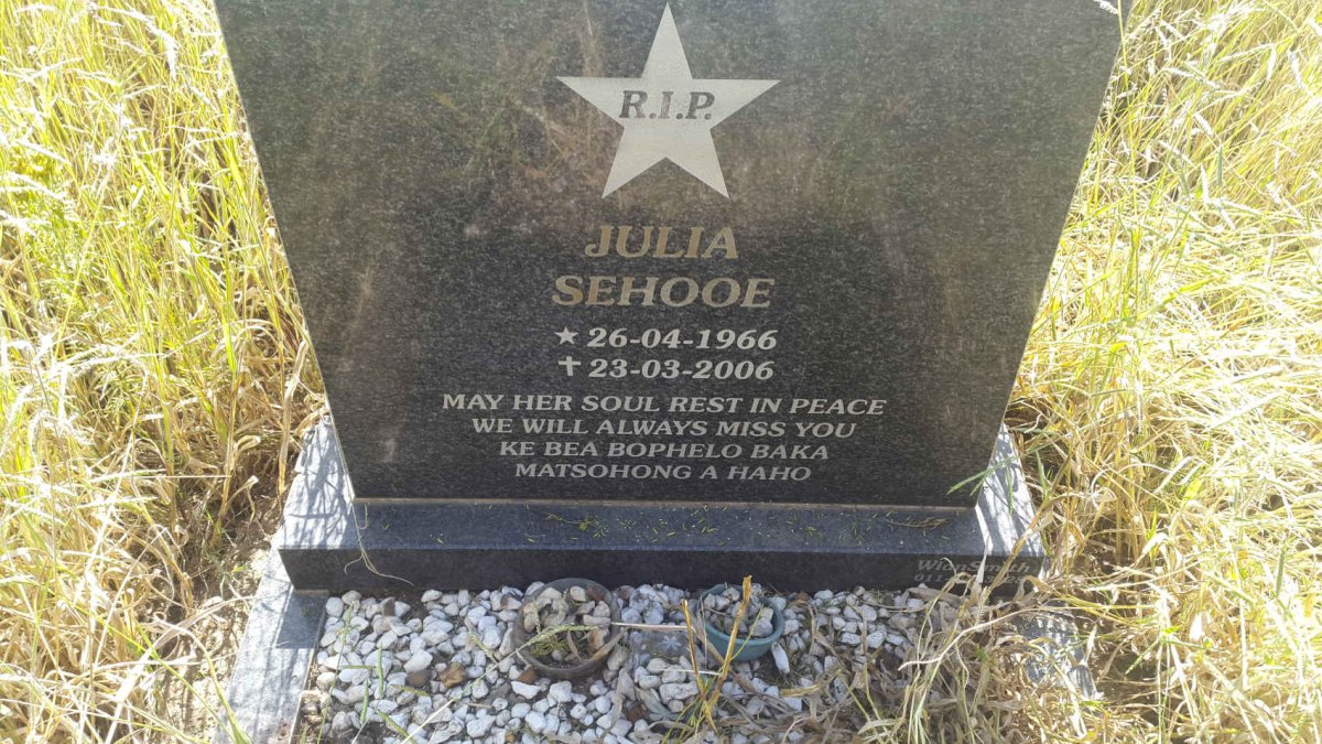 SEHOOE Julia 1966-2006